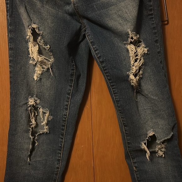 Blue notes Curvy/Skinny Belt loop was like that when purchased can be fixed - Picture 7 of 7